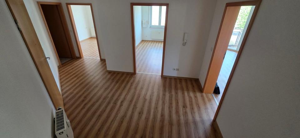 Etagenwohnung Schkeuditz - 3 Zimmer, 83 m&sup2;, 200.000&euro; | Angebot:27270870