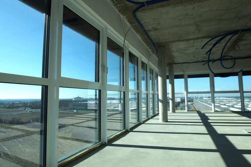 Effizienzhaus in Top-Lage: Büroflächen ab 300 m² direkt am Flughafen zimmer