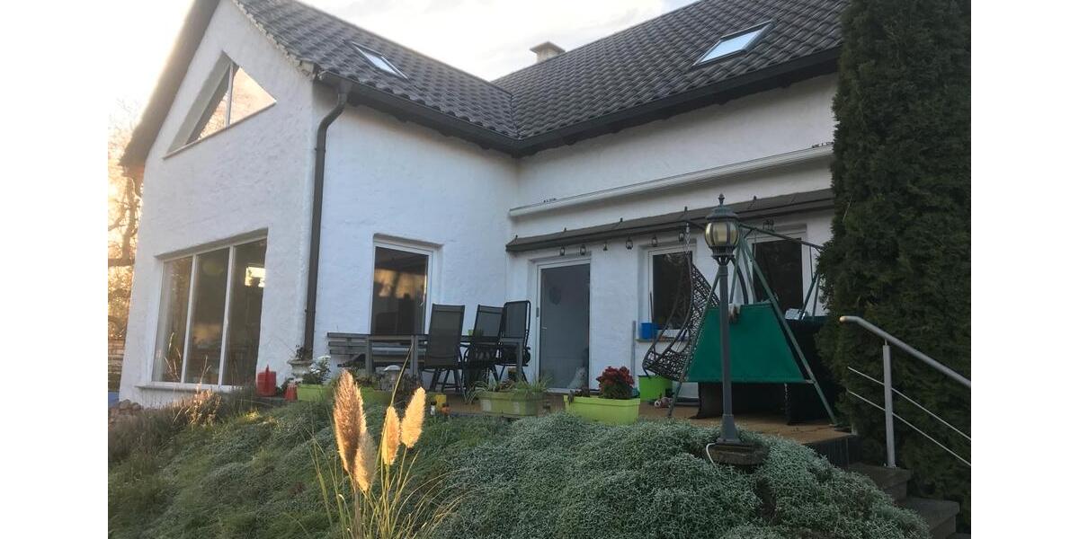 Einfamilienhaus Leuna - 8 Zimmer, 270 m&sup2;, 420.000&euro; | Angebot:23634405