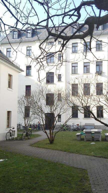Geräumige DG - Wohnung im Waldstraßenviertel im ruhigen Hinterhaus 4 zimmer