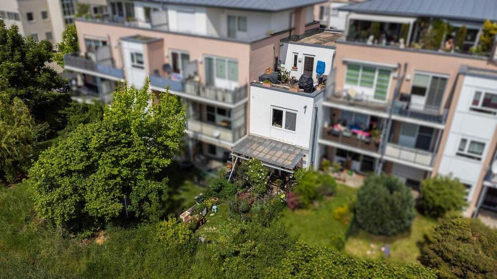 RUHIG WOHNEN, STADTNAH LEBEN Reihenhaus mit Garten, Dachterrasse und TG-Stellplatz 4 zimmer
