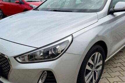 Hyundai i30 41.000 km 10.000 &euro; Zwenkau OT Löbschütz 04442