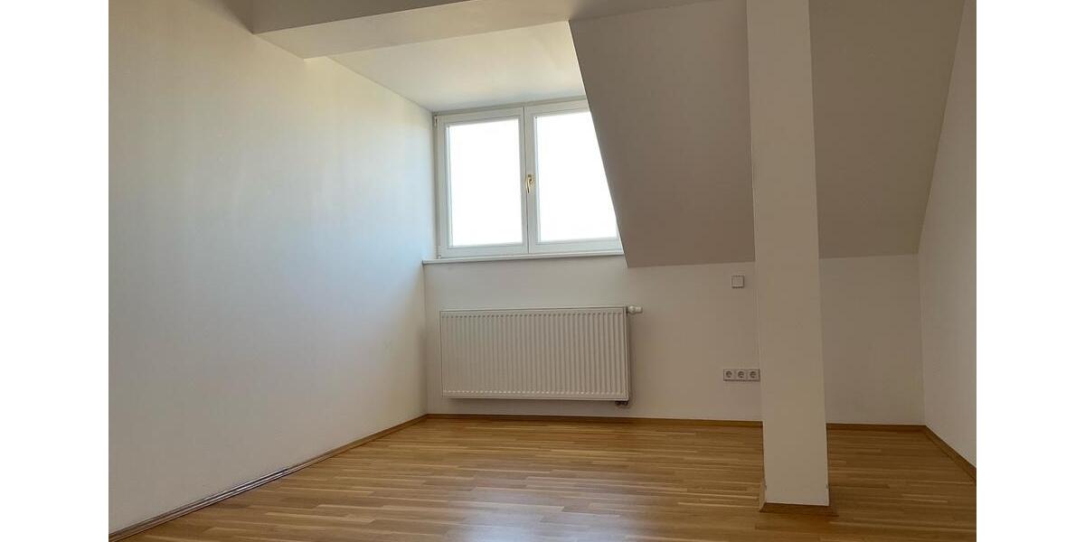 Dachgeschoßwohnung Leipzig Nord - 3 Zimmer, 77 m&sup2;, 901&euro; | Angebot:26068171