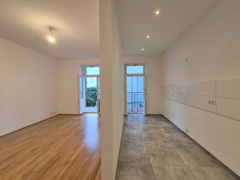 Neuwertige 3 Zimmer Wohnung mit großem Balkon