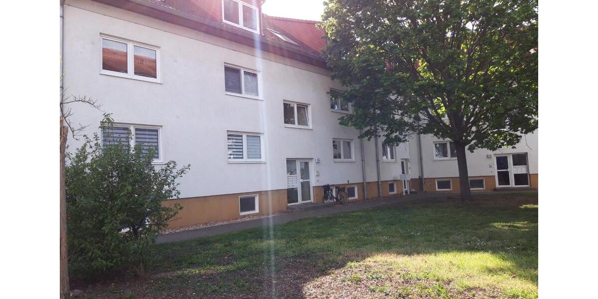 Dachgeschoßwohnung Leuna - 2 Zimmer, 44 m&sup2;, 392&euro; | Angebot:25789818