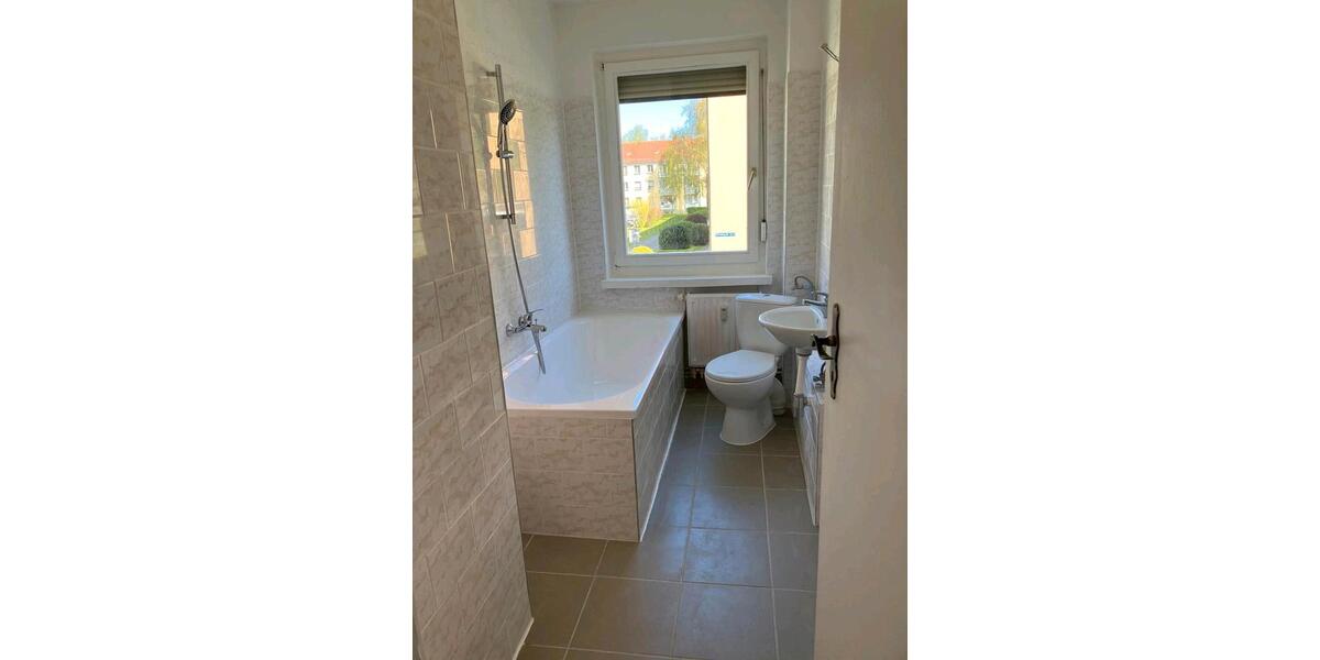 Etagenwohnung Hohenmölsen - 2 Zimmer, 50 m&sup2;, 400&euro; | Angebot:26262553