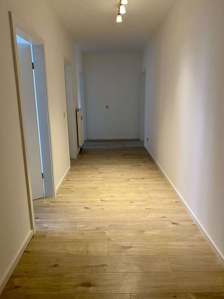 Wohnung zum Mieten in Halle (Saale) 700 € 85.04 m²