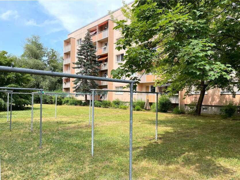Wohnung zum Mieten in Halle (Saale) 360 € 60 m²