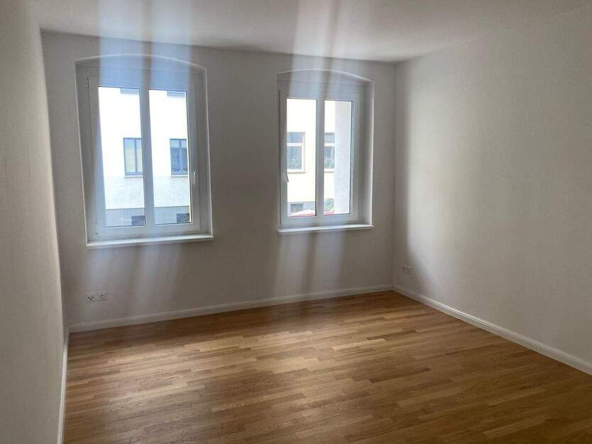 Schöne Erdgeschosswohnung mit geräumiger Wohnküche mit Einbauküche, Dusche und Fußbodenheizung! 2 zimmer