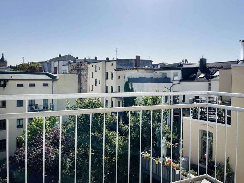 Wohnung zum Mieten in Halle 330 € 33.05 m²