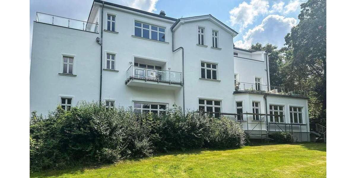 Charmante Denkmalschutzwohnung mit Westbalkon | Aufzug| Tiefgaragenstellplatz optional 4 zimmer