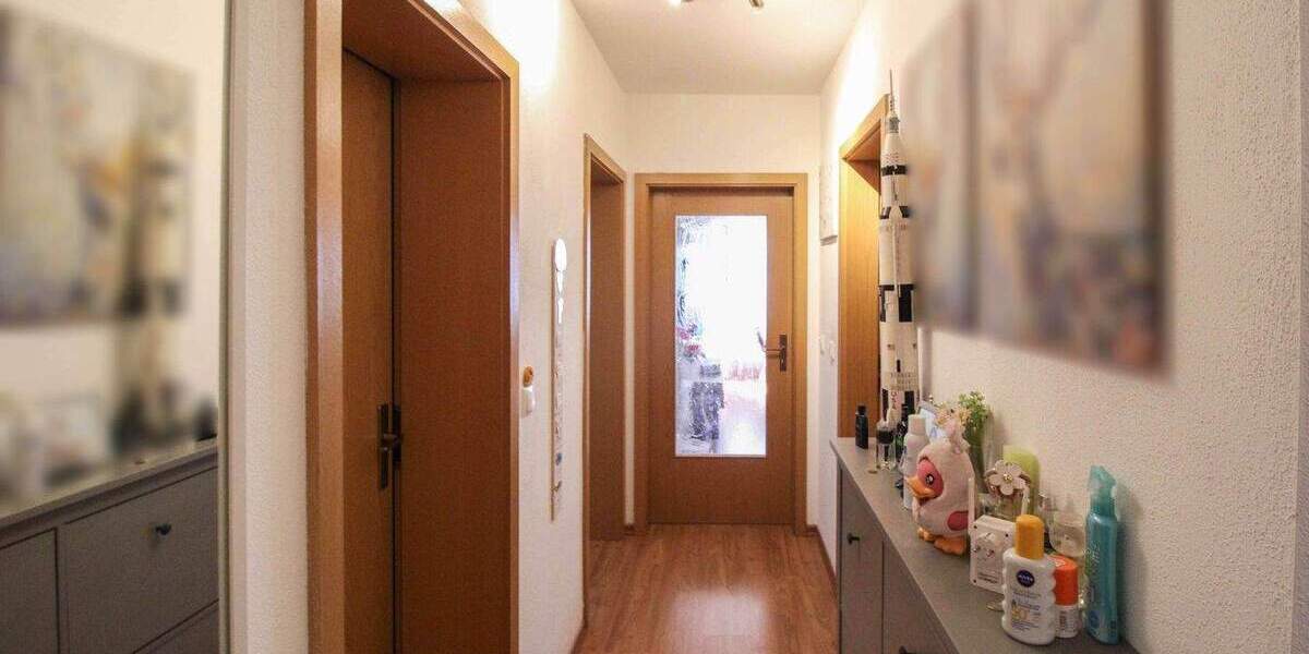 Ort der Gemütlichkeit: bezugsfreie, barrierearme 3-Zi.-Whg. + 2 TG-Stellplätze in Leipzig-Lindenthal 3 zimmer