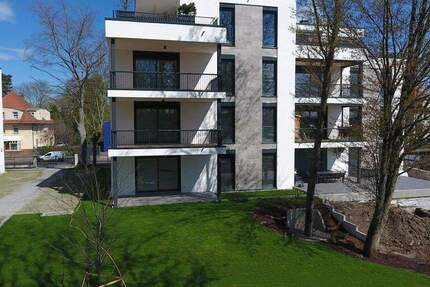 NEUBAU mit 5-Zimmern BLICK in den AUENWALD 70m² WOHNEN 2 x TERRASSEN KAMIN 2 x TG-SP ca. 7.000m² eingezäunter Gemeinschaftsgarten 5 zimmer