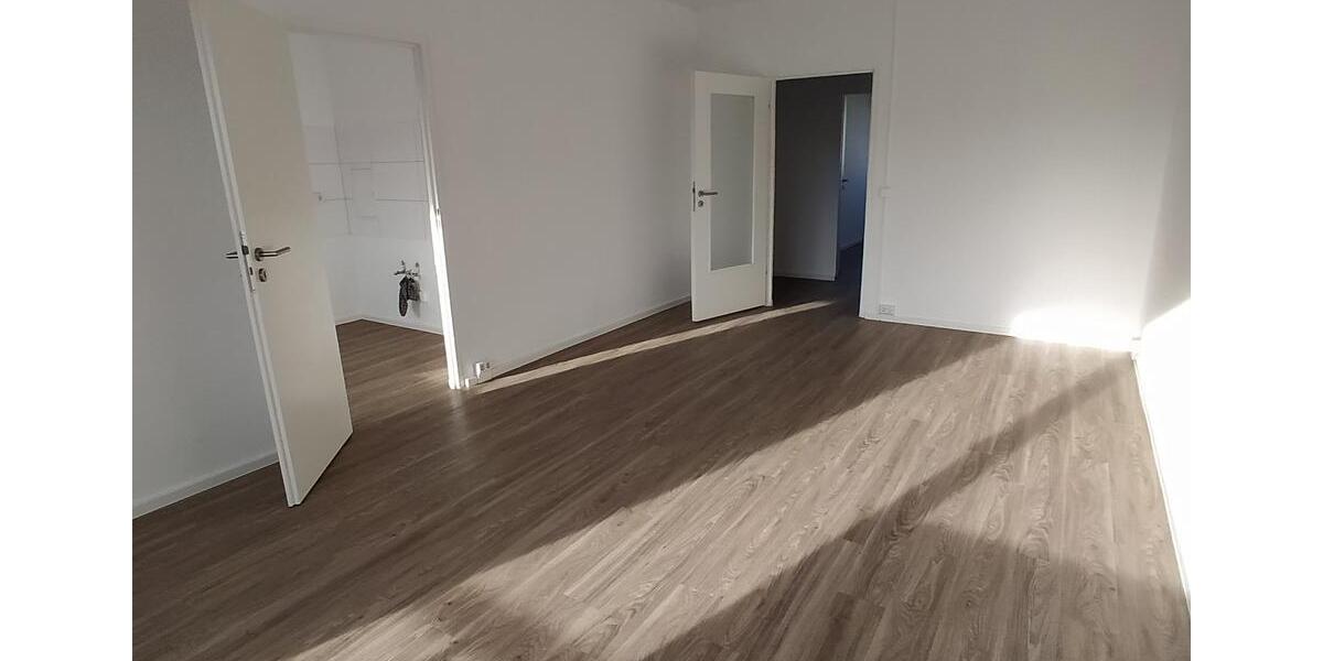 Hoch hinaus: 5.OG = 3 Raum Wohnung in Grünau 3 zimmer