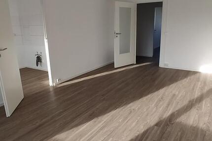 Hoch hinaus: 5.OG = 3 Raum Wohnung in Grünau zimmer