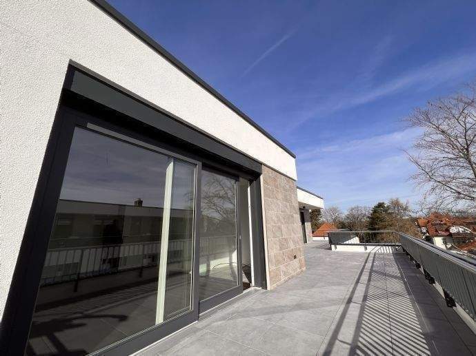 NEUBAU mit 5-Zimmern BLICK in den AUENWALD 70m² WOHNEN 2 x TERRASSEN KAMIN 2 x TG-SP ca. 7.000m² eingezäunter Gemeinschaftsgarten 5 zimmer