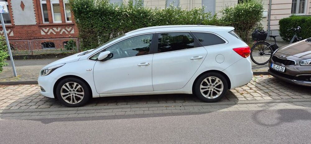 Kia ceed Sportswagon 130.000 km 4.999 &euro; Sandersdorf-Brehna 06792