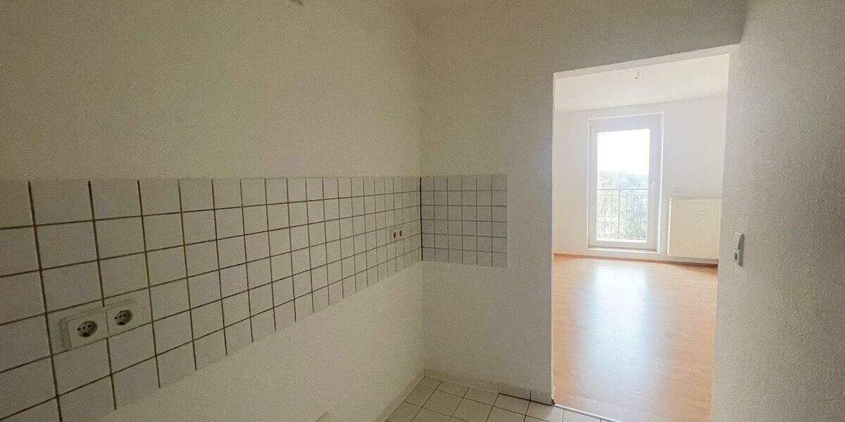 Perfekt für Singles! - Balkon mit tollem Ausblick - ruhige Lage - Laminat - Dusche - Frei ab sofort! 2 zimmer