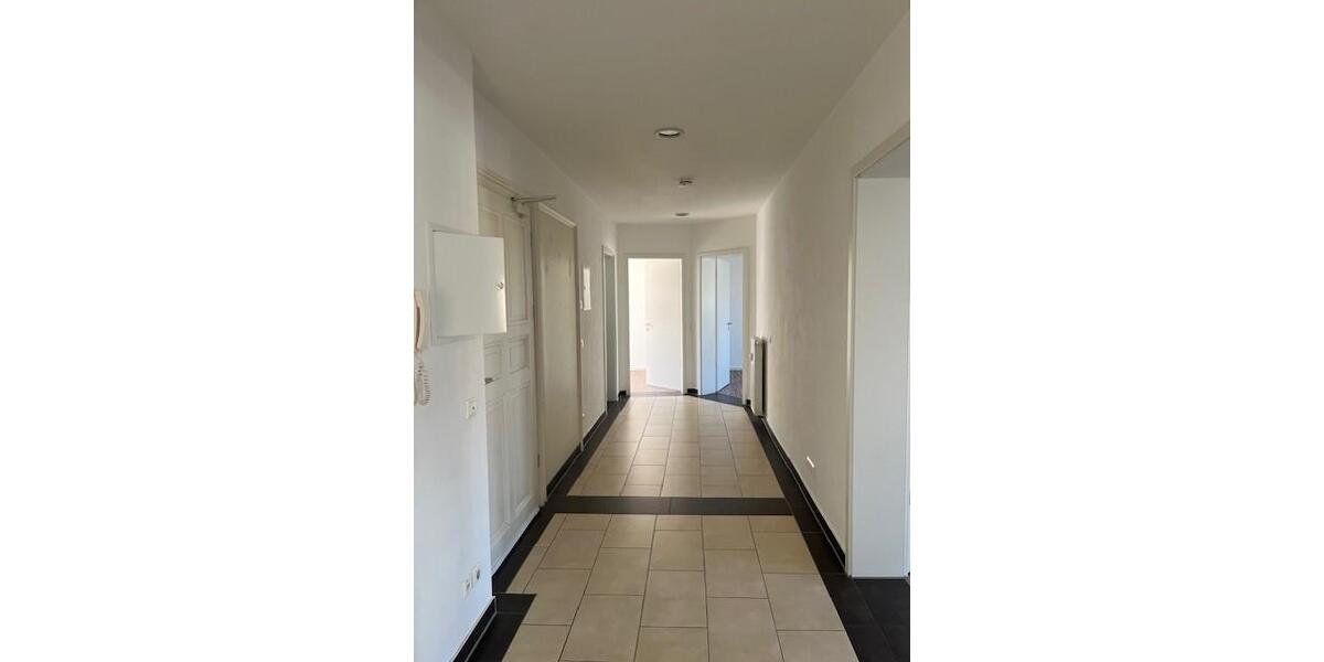 Etagenwohnung mit Balkon in ruhiger Wohngegend 4 zimmer