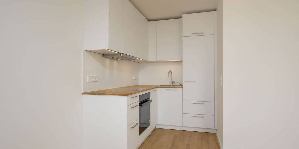 HIER BLEIBEN KEINE WÜNSCHE OFFEN Moderne 2-Raum-Wohnung mit Balkon, EBK & PKW-Stellplatz 2 zimmer