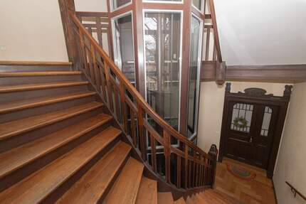 WOHN- UND GESCHÄFTSHAUS MIT CHARAKTER UND SEELE 14 Wohneinheiten + 2 Gewerbeeinheiten 5 zimmer