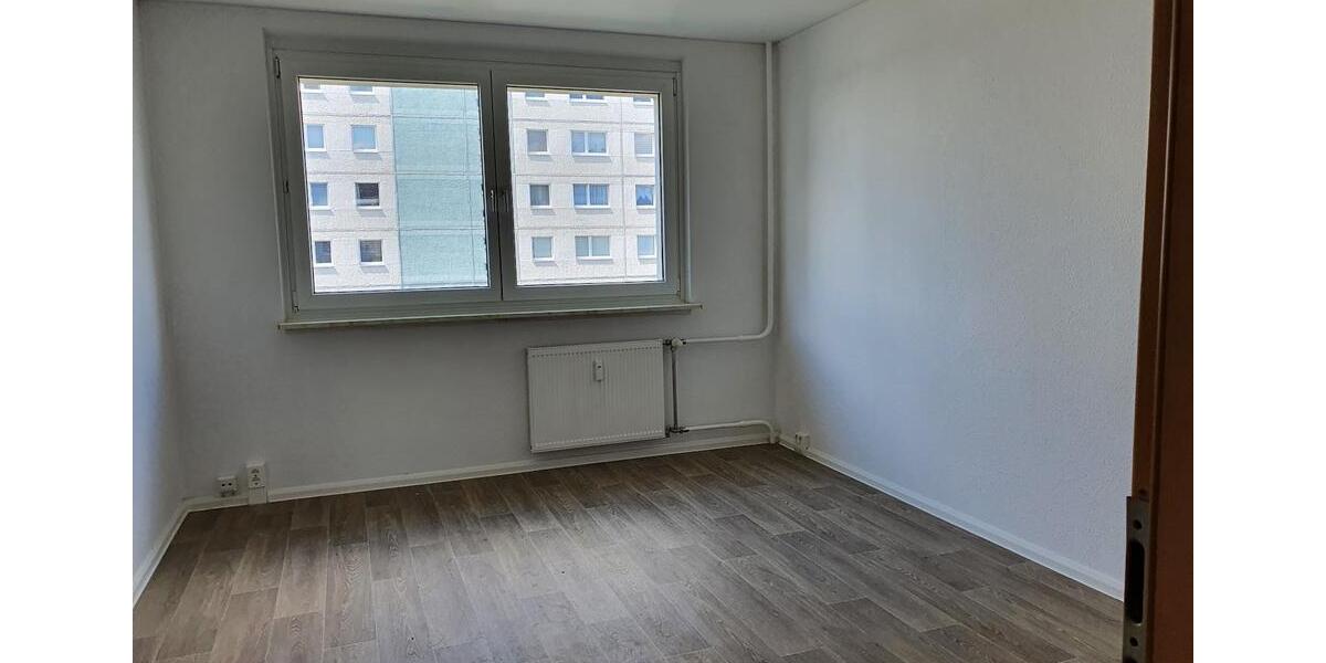 **JETZT EINZIEHEN**3-Zimmer-Wohnung Tageslichtbad Dusche+Wanne 4.OG Balkon ab sofort 3 zimmer