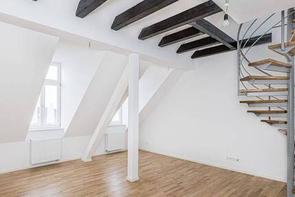 Frisch renoviert - 2 Zimmer im Dachgeschoss 2 zimmer