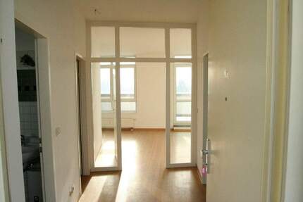 Für Sie in Renovierung: Schöne Zweiraumwohnung mit großer Dachterrasse 2 zimmer