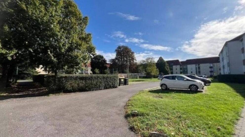 Ruhige und helle, umfassend sanierte Wohnung mit neuer Einbauküche zu vermieten