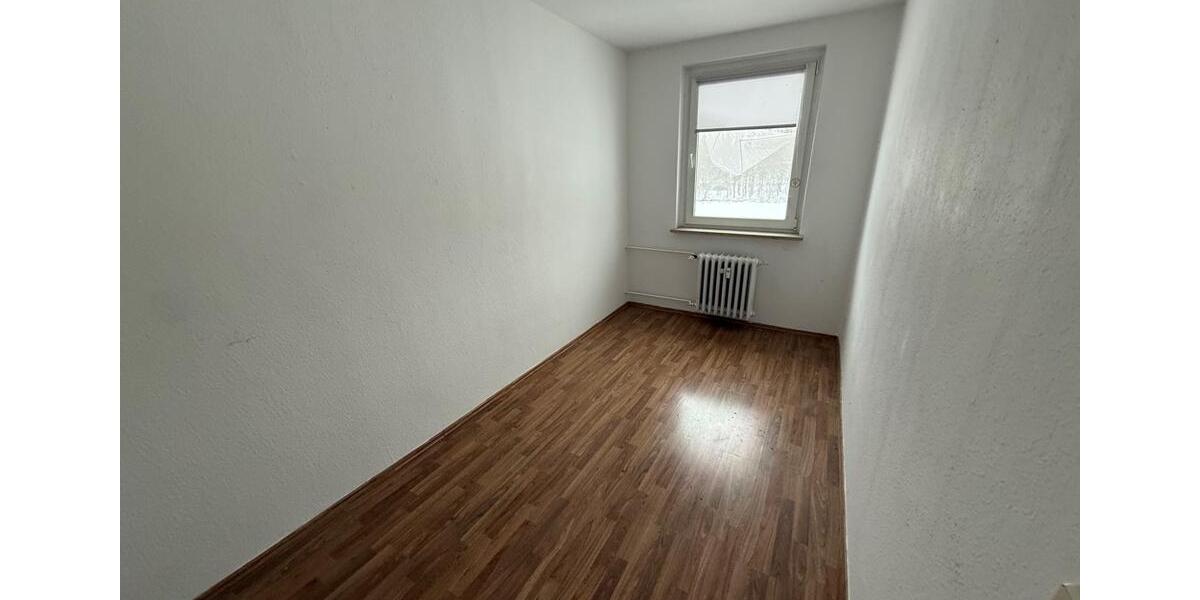 Etagenwohnung Leuna - 4 Zimmer, 75 m&sup2;, 400&euro; | Angebot:25782206