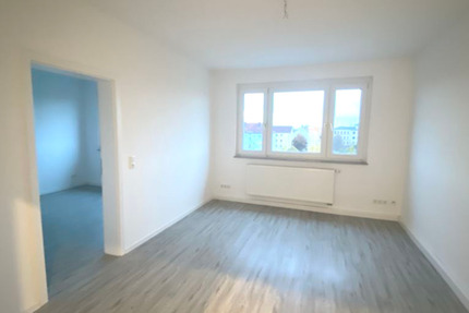 Wurzen* helle 2 Zimmer-Wohnung* neu renoviert* sep. Küche*Tageslichtbad mit Dusche* 2 zimmer