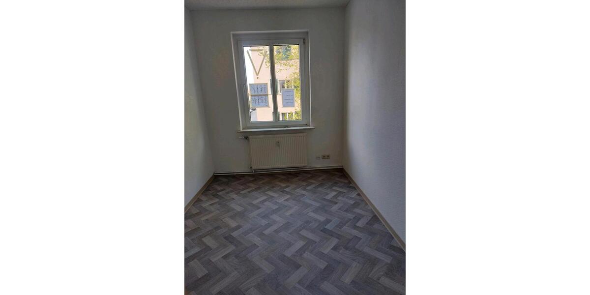 Etagenwohnung Böhlen - 4 Zimmer, 65 m&sup2;, 490&euro; | Angebot:26536093