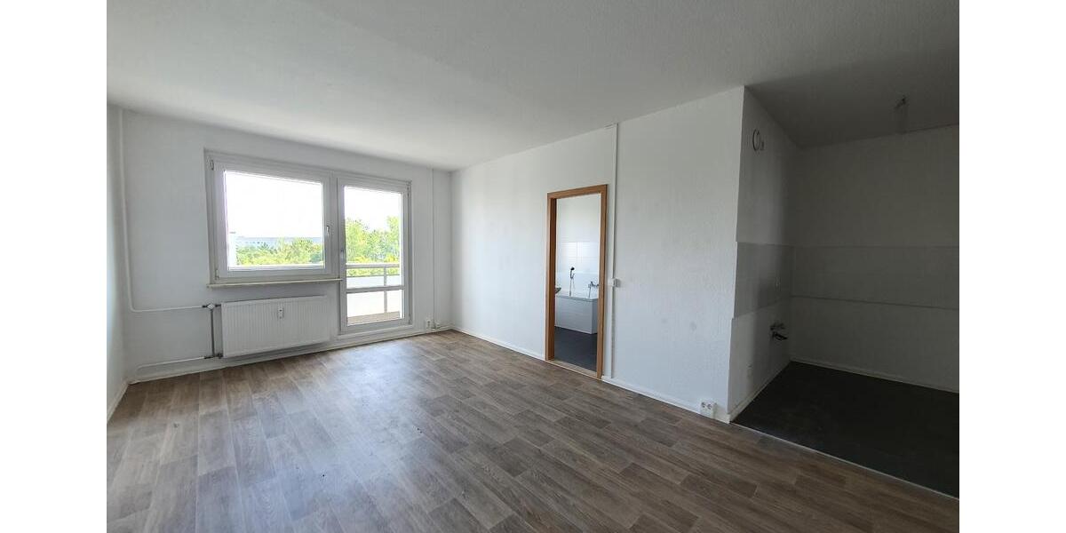 **JETZT EINZIEHEN**3-Zimmer-Wohnung Tageslichtbad Dusche+Wanne 4.OG Balkon ab sofort 3 zimmer