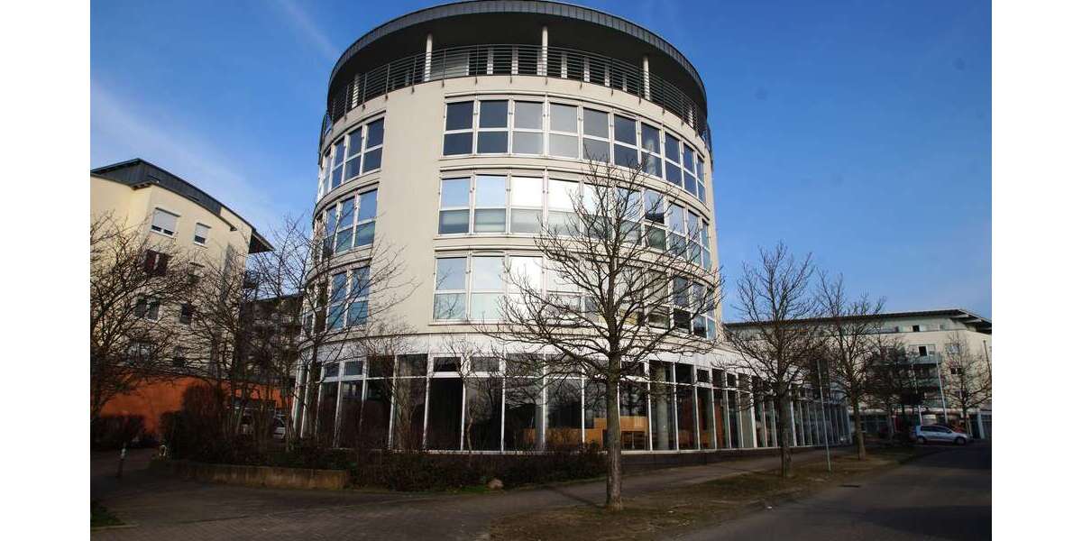 Individuell gestaltbare Bürofläche am Flughafen: Mit Balkon und viel Tageslicht zimmer