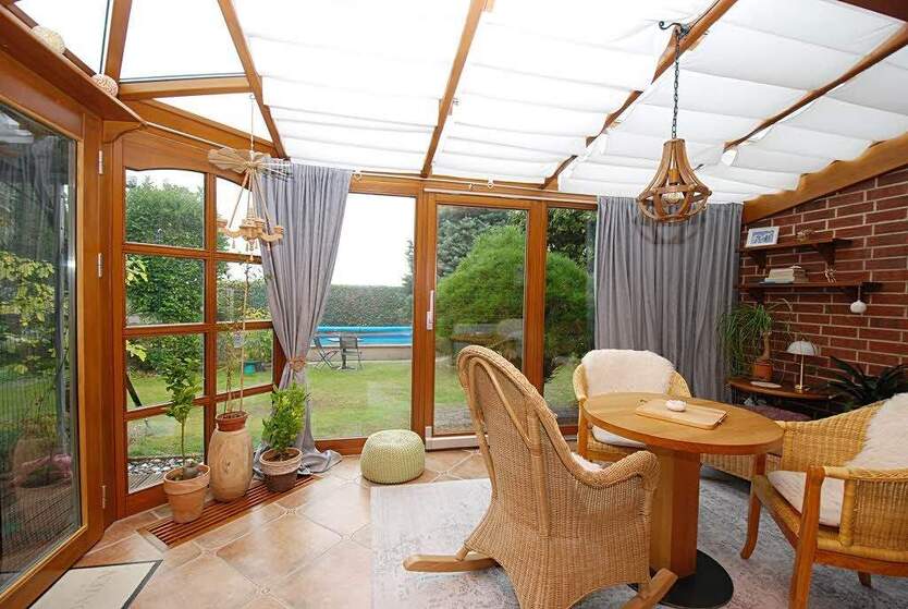 Landsberg OT Queis: Einfamilienhaus mit Wintergarten, Pool, Sauna, Garage, Keller 5 zimmer