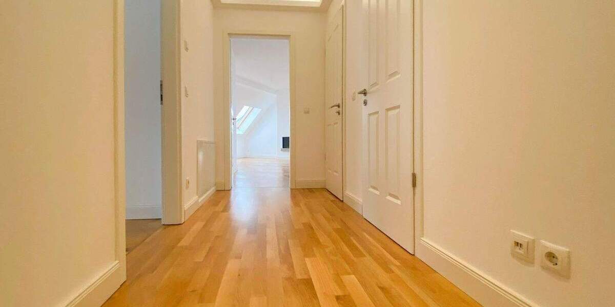 Frei werdend im Zentrum! Kamin | Lift | Loggia | Bad en suite + Gäste-WC | 2015 hochwertig saniert 2 zimmer