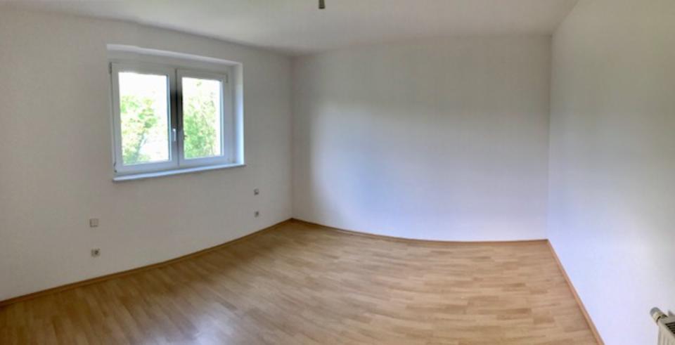 Helle schöne 3-Raum-Wohnung mit großem Bad und auf Wunsch 100m² Garten – frisch renoviert in Bennewitz zimmer