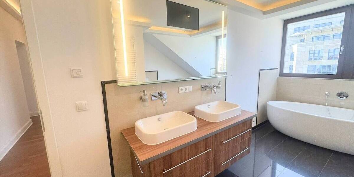 Etagenwohnung Leipzig Neustadt-Neuschönefeld - 4 Zimmer, 173 m&sup2;, 1.750&euro; | Angebot:26695803