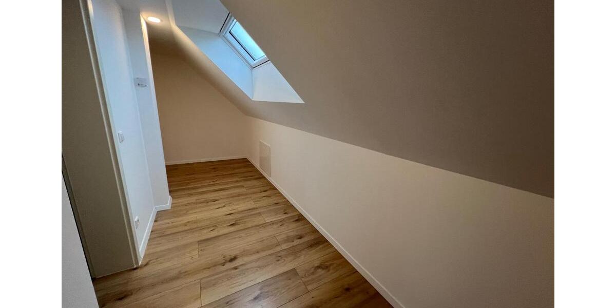 Dachgeschoßwohnung Schkeuditz - 3 Zimmer, 124 m&sup2;, 1.302&euro; | Angebot:26147891