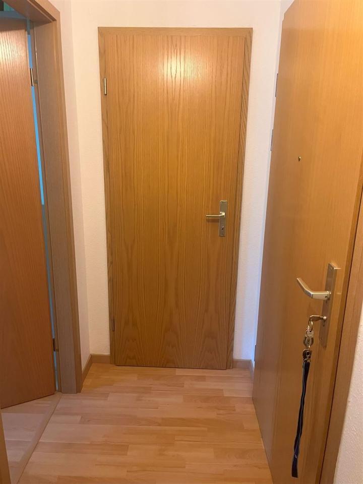 Attraktive Singlewohnung mit großem Gartenanteil, EBK und Stellplatz zimmer