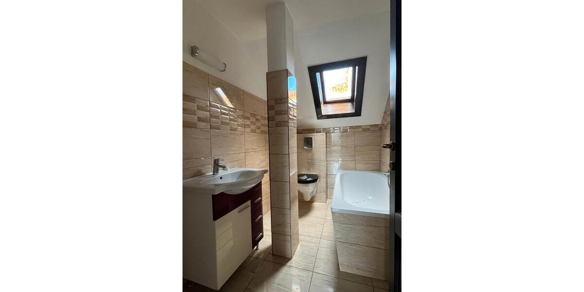 Dachgeschoßwohnung Leuna - 4 Zimmer, 90 m&sup2;, 720&euro; | Angebot:26477930