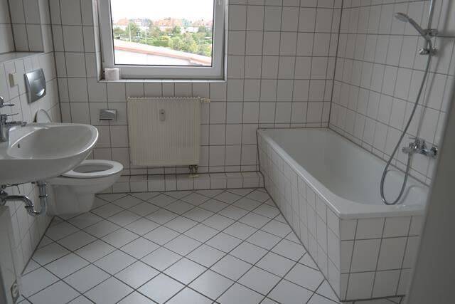 Etagenwohnung Leuna - 3 Zimmer, 70 m&sup2;, 109.000&euro; | Angebot:26473173