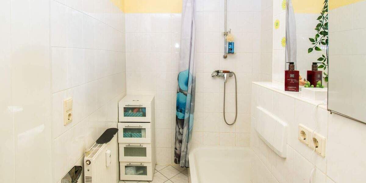 RUHIG WOHNEN, STADTNAH LEBEN Reihenhaus mit Garten, Dachterrasse und TG-Stellplatz 4 zimmer