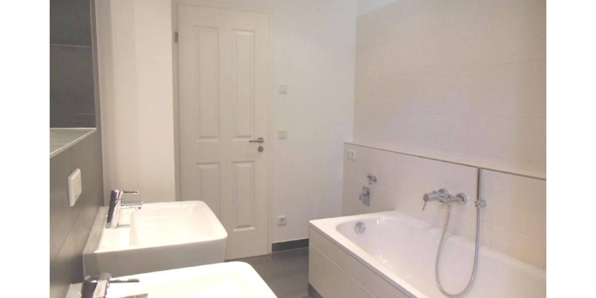 ZentrumOst - Tolle 4 Zi.-Whg., 3 Balkone, Parkett, FuBoHeizg., Lift -vermietet 4 zimmer