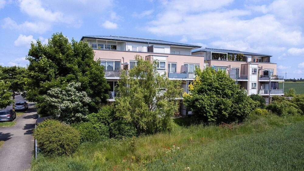 RUHIG WOHNEN, STADTNAH LEBEN Reihenhaus mit Garten, Dachterrasse und TG-Stellplatz 4 zimmer