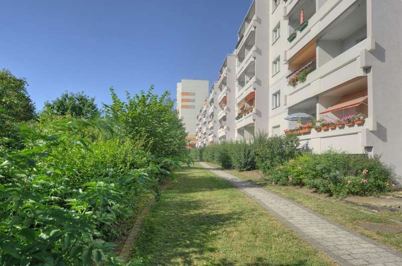 Wohnung zum Mieten in Halle 350 € 56.98 m²
