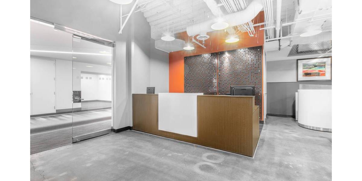 Privater Büroraum für 3 Personen in Regus Aircargo Businesspark zimmer