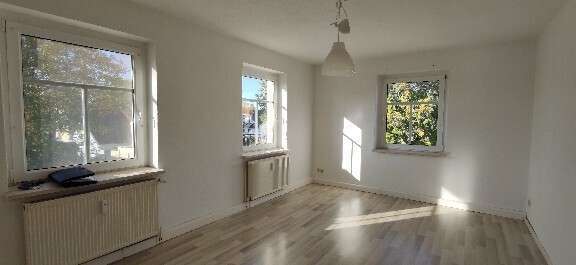 Etagenwohnung Schkopau Lochau - 3 Zimmer, 80 m&sup2;, 640&euro; | Angebot:25335465