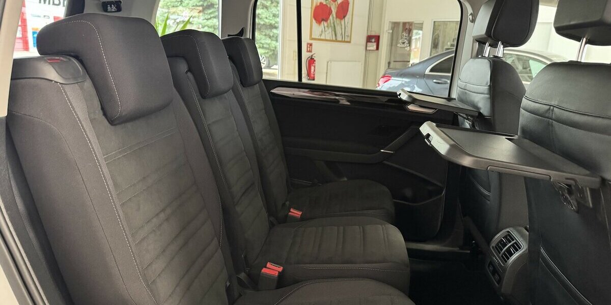 VW Touran 150 DSG R-Line/7Sitz/LED/Navi/ACC/Massage 99.985 km 22.990 &euro; Leipzig 04347