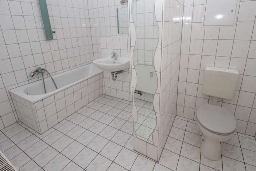 Investieren in Leipzig-Schönefeld: Denkmalgeschütztes ETW-Paket mit 5 Einheiten zimmer